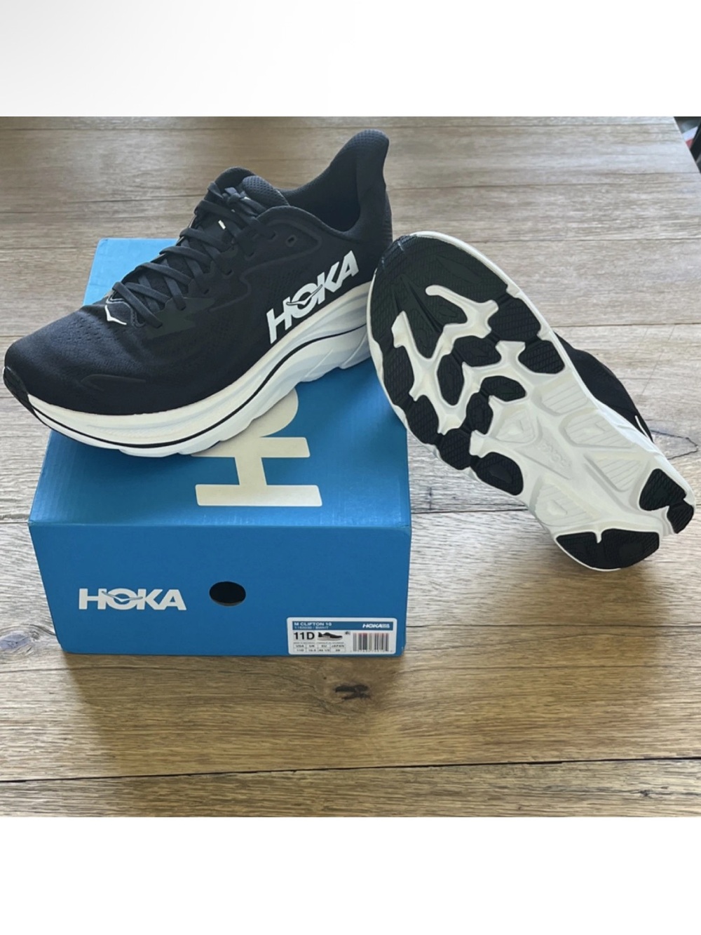 Size 11D Men's HOKA Clifton 10 Black/White 1162030-BWHT